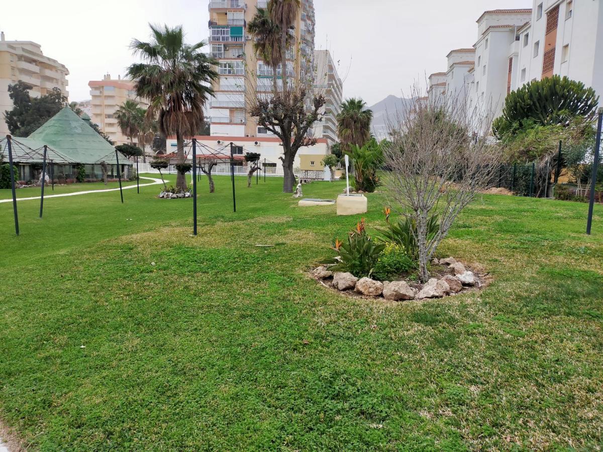 Benalmadena ,apartamento-Estudio primera Línea de Playa Exterior foto